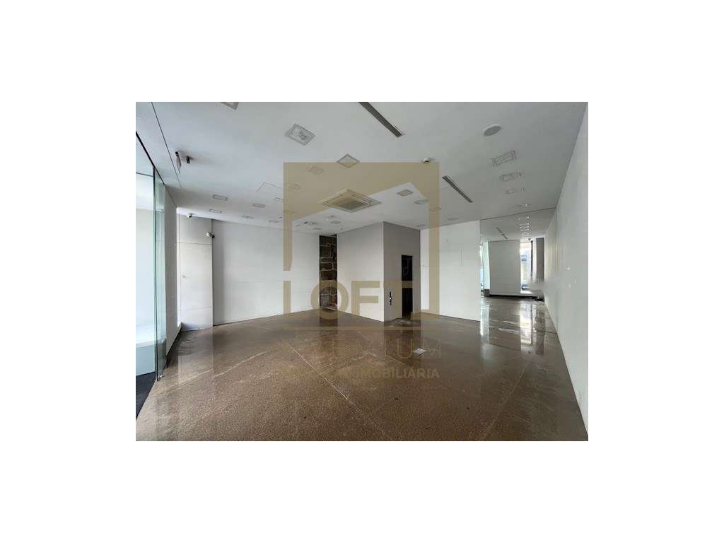 Loja com 3 Pisos no Centro de Guimarães - Grande imagem: 2/27