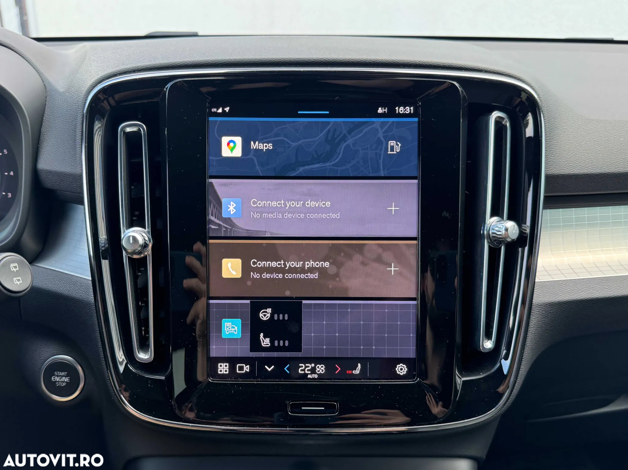 Volvo XC 40 B4 AT8 AWD Mild Hybrid Momentum Pro - 28