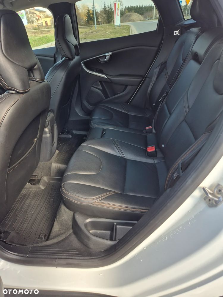 Volvo V40 Cross Country - 11