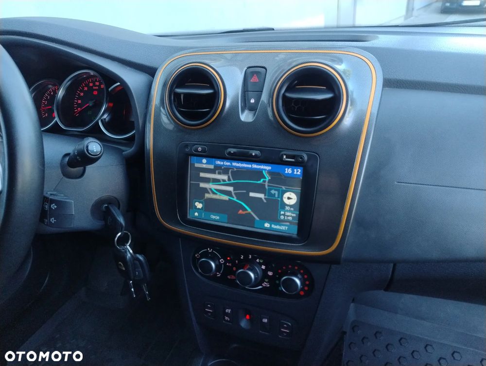 Dacia Logan TCe 90 S&S Stepway Celebration - 17