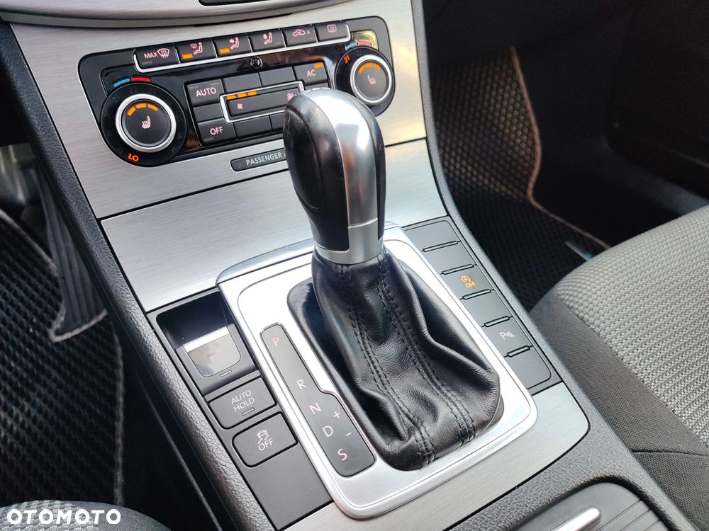 Volkswagen Passat 2.0 TDI Comfortline DSG - 10