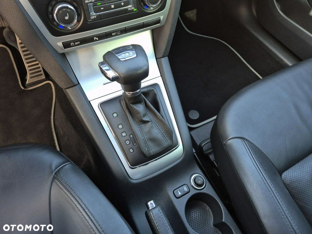 Skoda Octavia Combi 2.0 TDI CR DPF DSG RS - 19