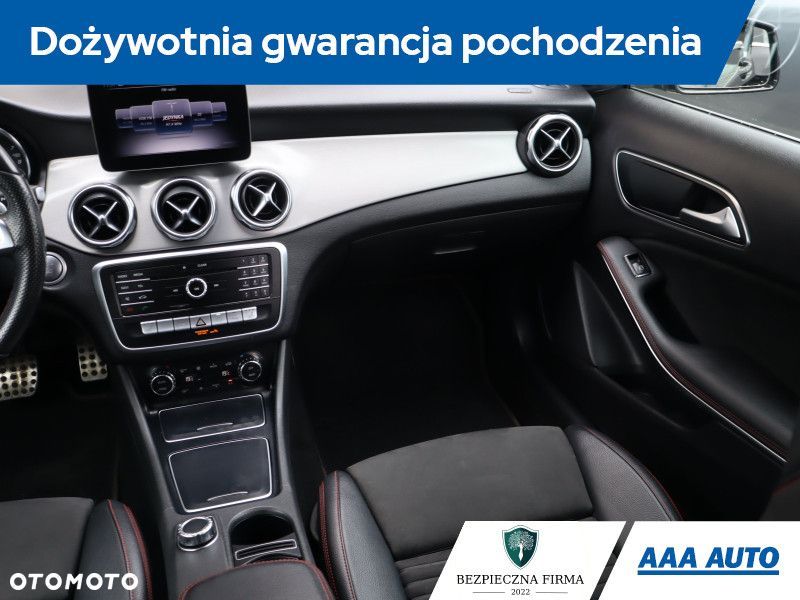 Mercedes-Benz GLA - 10