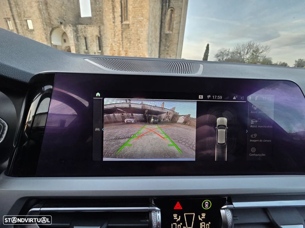 BMW 330 e xDrive Aut. - 32