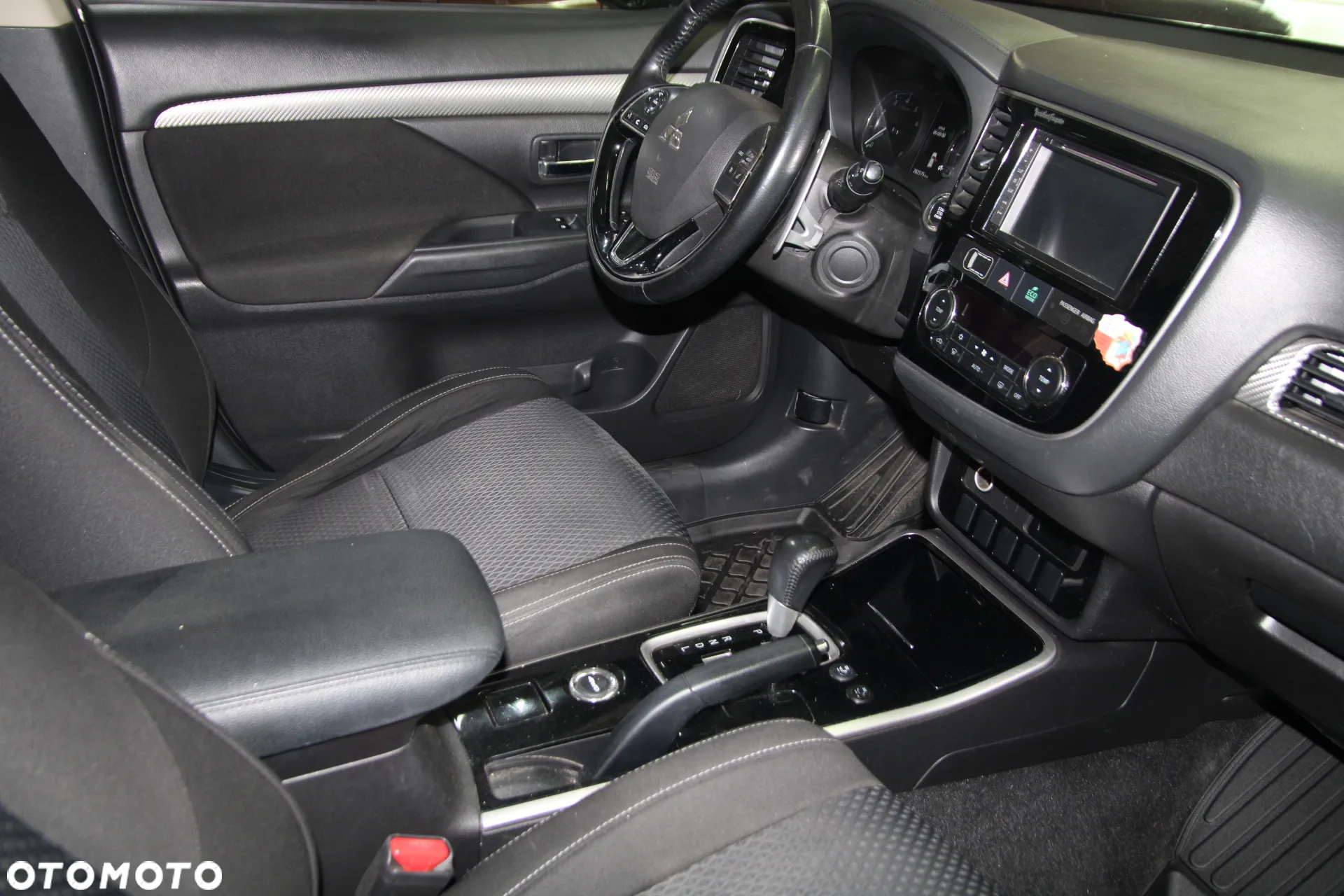 Mitsubishi Outlander 2.0 Intense + Navi 4WD CVT - 13