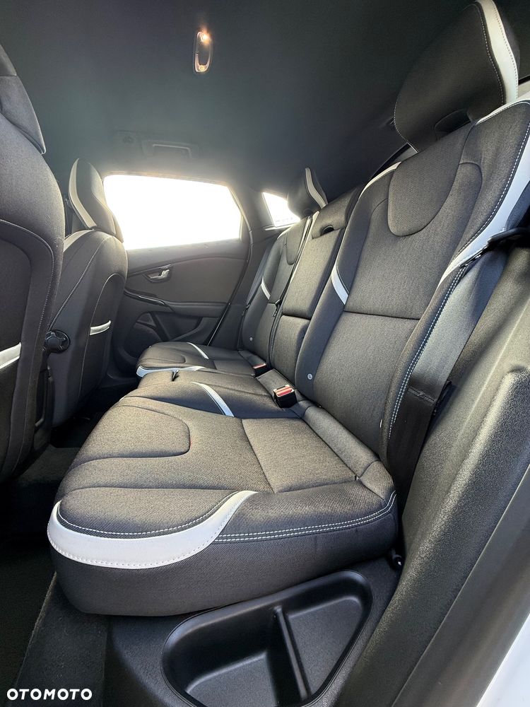 Volvo V40 Cross Country T3 Geartronic Momentum - 11