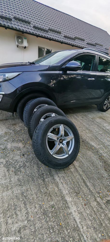 Utilizat Kia Sportage 2013 - 8 000 EUR, 247 900 km - Autovit.ro