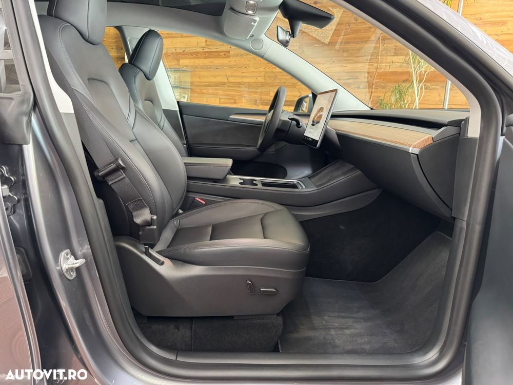 Tesla Model Y Long Range Dual Motor AWD - 11