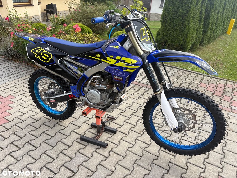 Yamaha YZF - 2