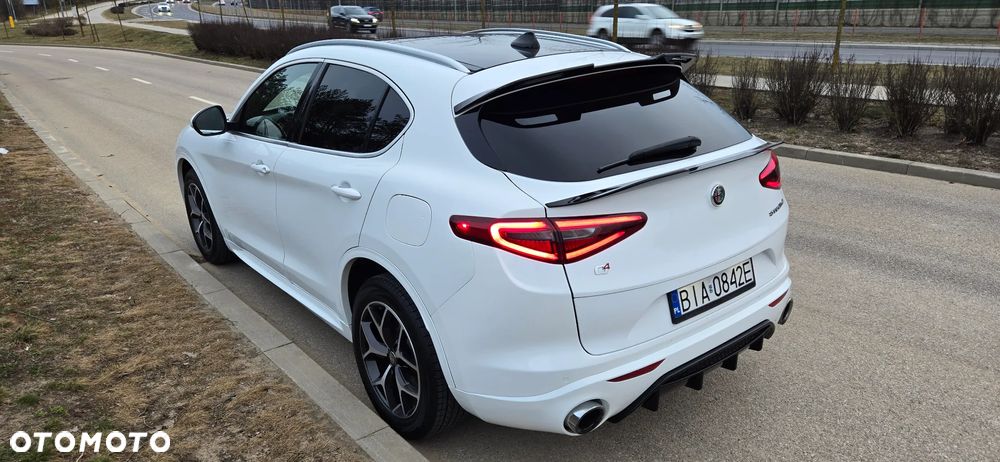 Alfa Romeo Stelvio 2.0 Turbo 16V AT8-Q4 Ti - 5