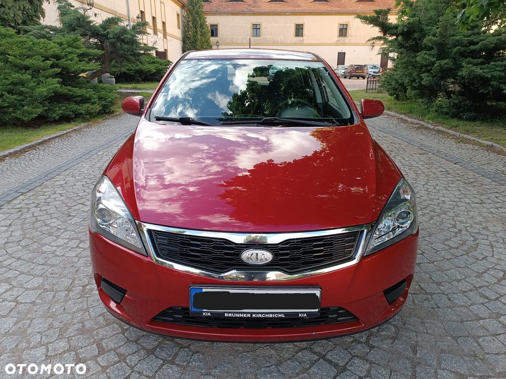 Kia Ceed 2010 photo 2
