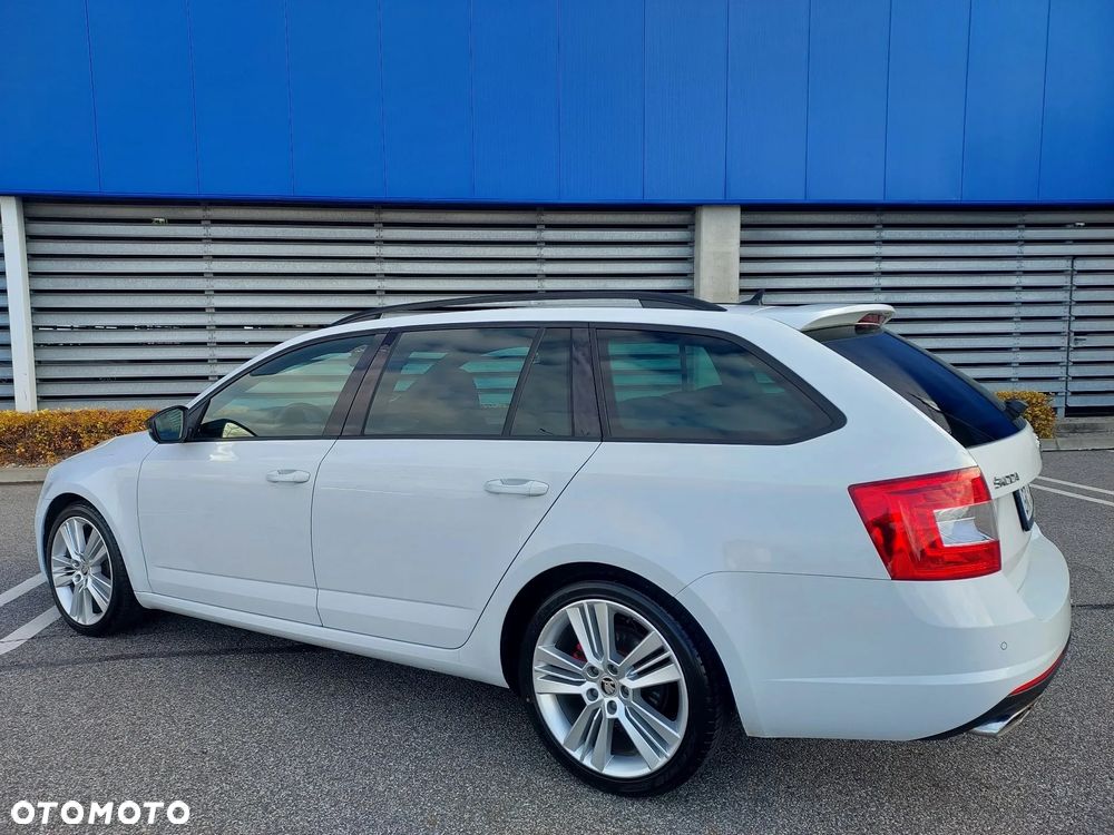 Skoda Octavia 2.0 TDI DSG RS - 3