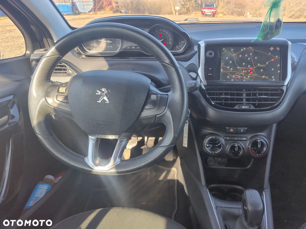 Peugeot 208 - 10