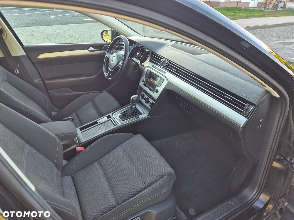 Volkswagen Passat - 20