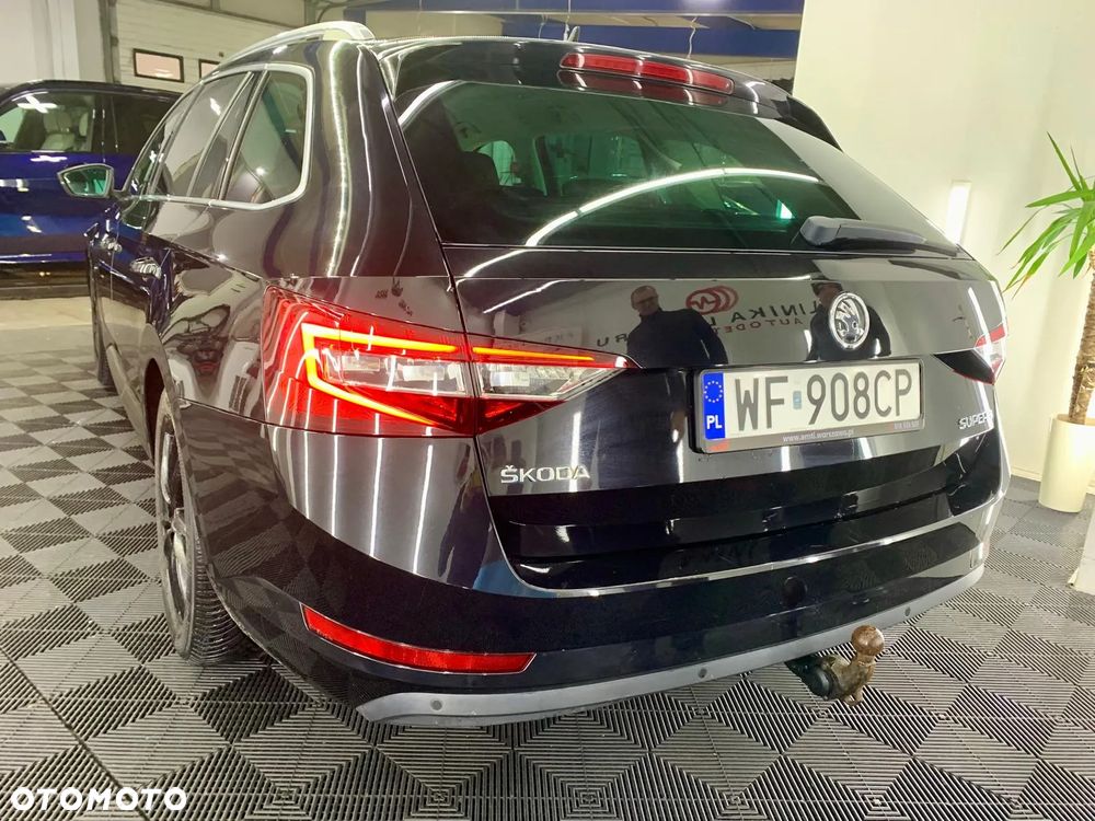 Skoda Superb 2.0 TDI L&K DSG - 11