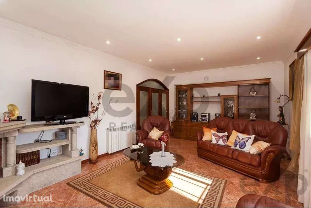 MORADIA T2+4 COM PISCINA E VISTAS PARA O RIO DOURO - Grande imagem: 3/60