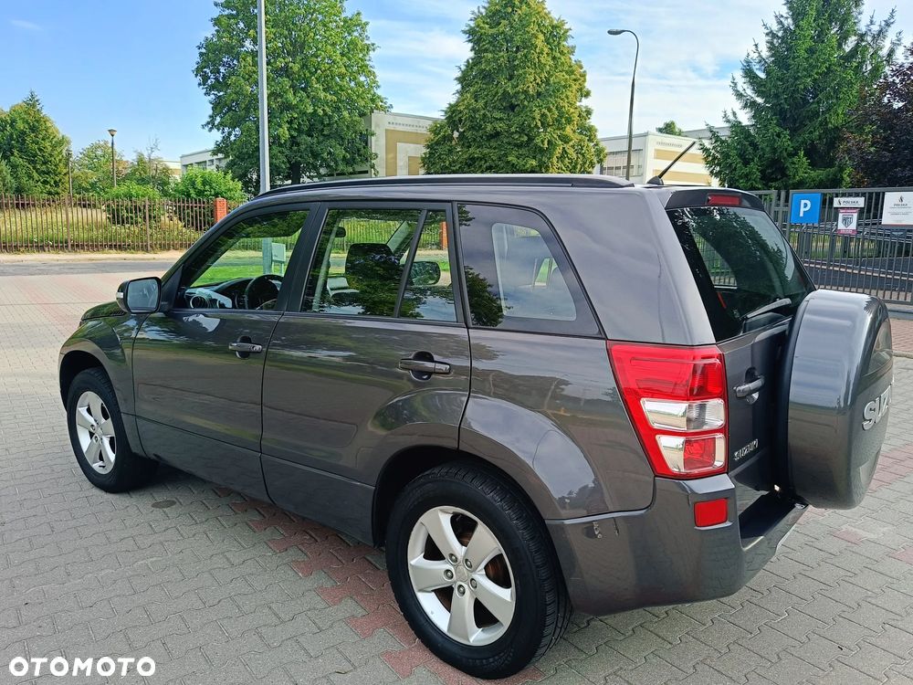Suzuki Grand Vitara 2.0 - 7