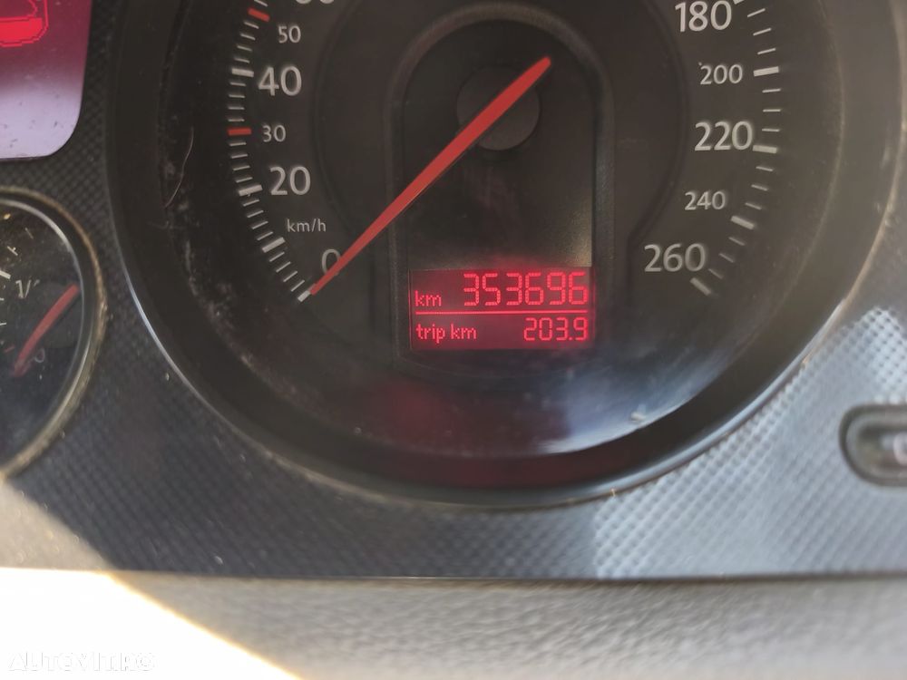 Volkswagen Passat 1.6 FSI Comfortline - 5