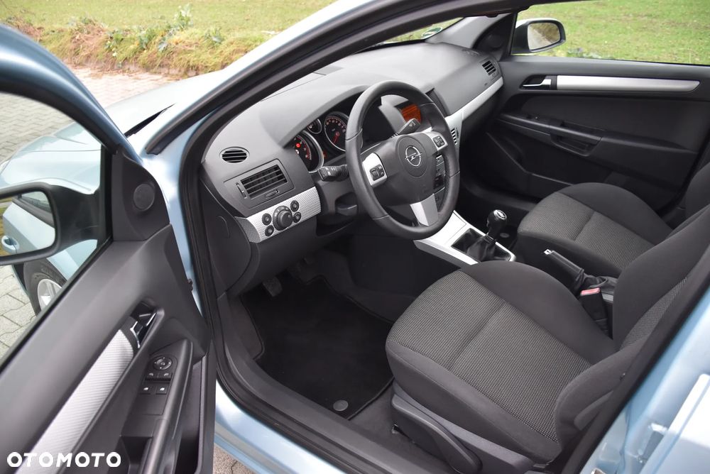 Opel Astra 1.8 Innovation - 16