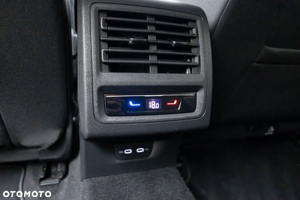 Volkswagen Golf - 37