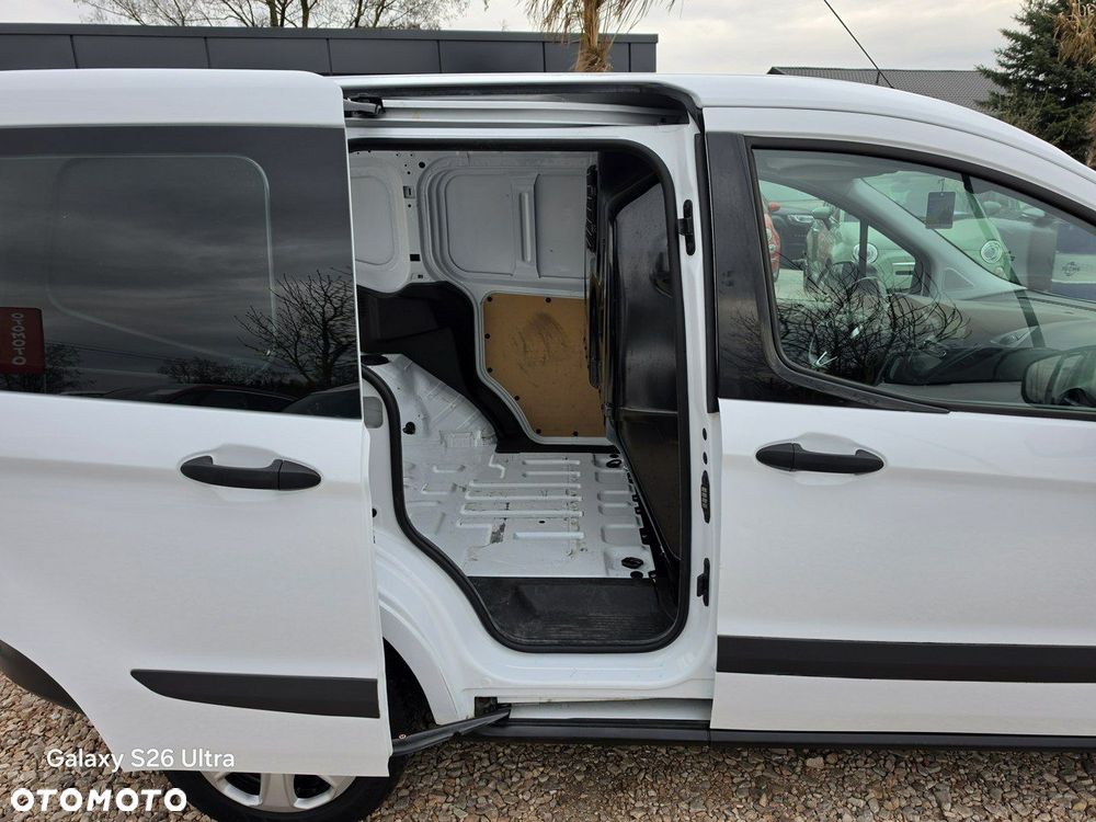 Ford Transit Courier - 28
