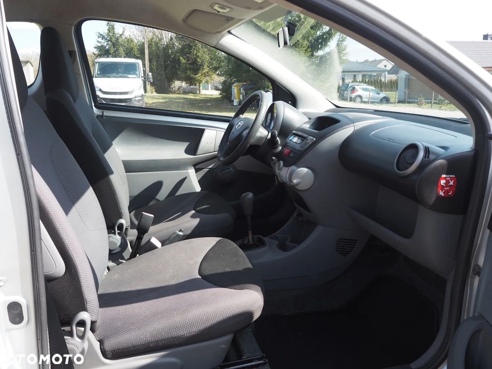 Toyota Aygo Connect - 10