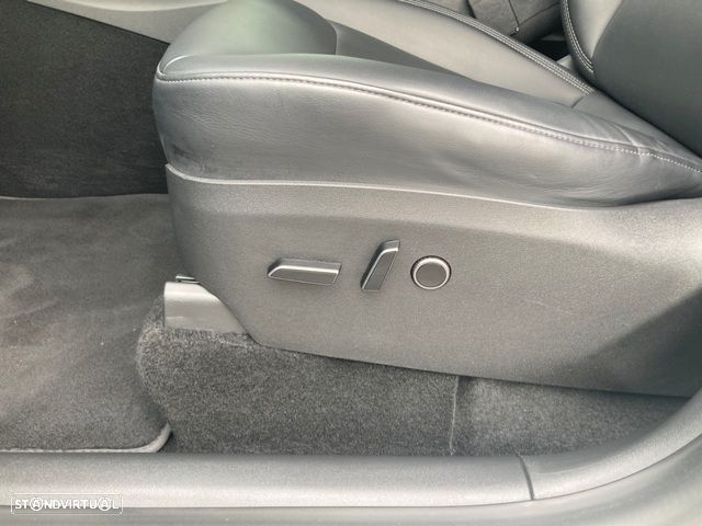 Tesla Model Y Long Range Dual Motor AWD - 25