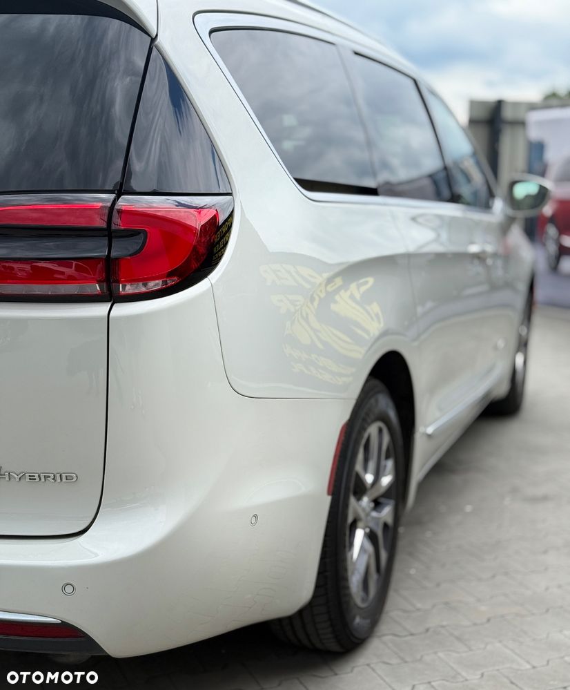 Chrysler Pacifica - 16