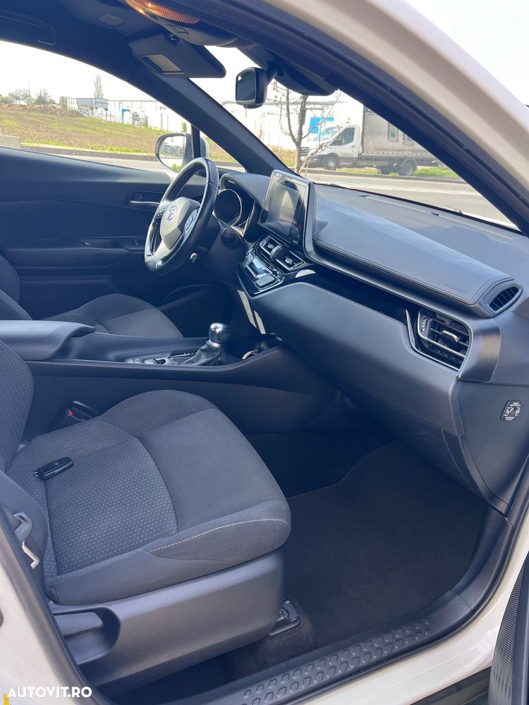Toyota C-HR 1.8 HSD 122 CP 4x2 CVT C-lassy bi-tone - 13