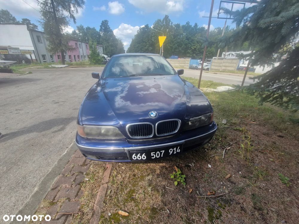 BMW E39- pojazd na części: maska, zderzak, drzwi, szyby, lusterka, chłodnica ... - 9