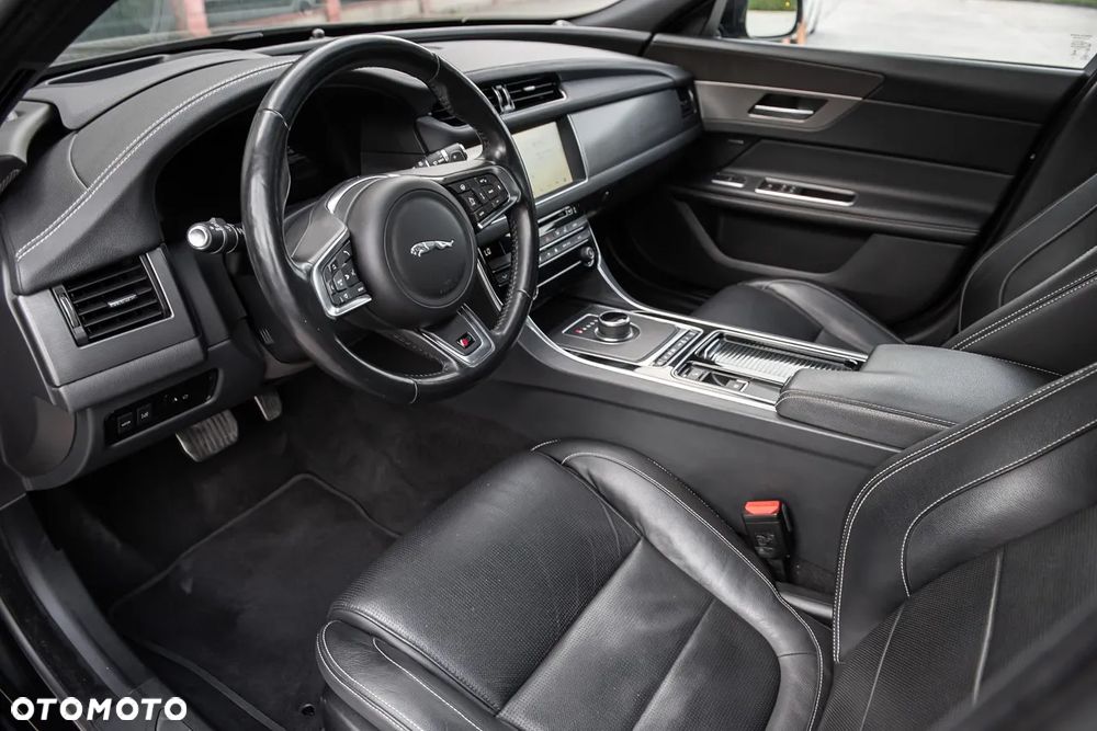 Jaguar XF S AWD - 15