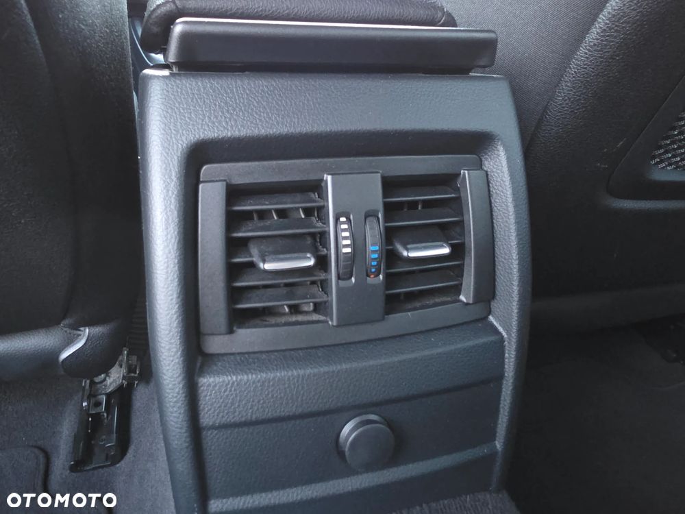 BMW Seria 3 320d - 24