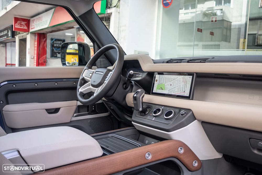 Land Rover Defender 3.0 I6 90 AWD SE - 37