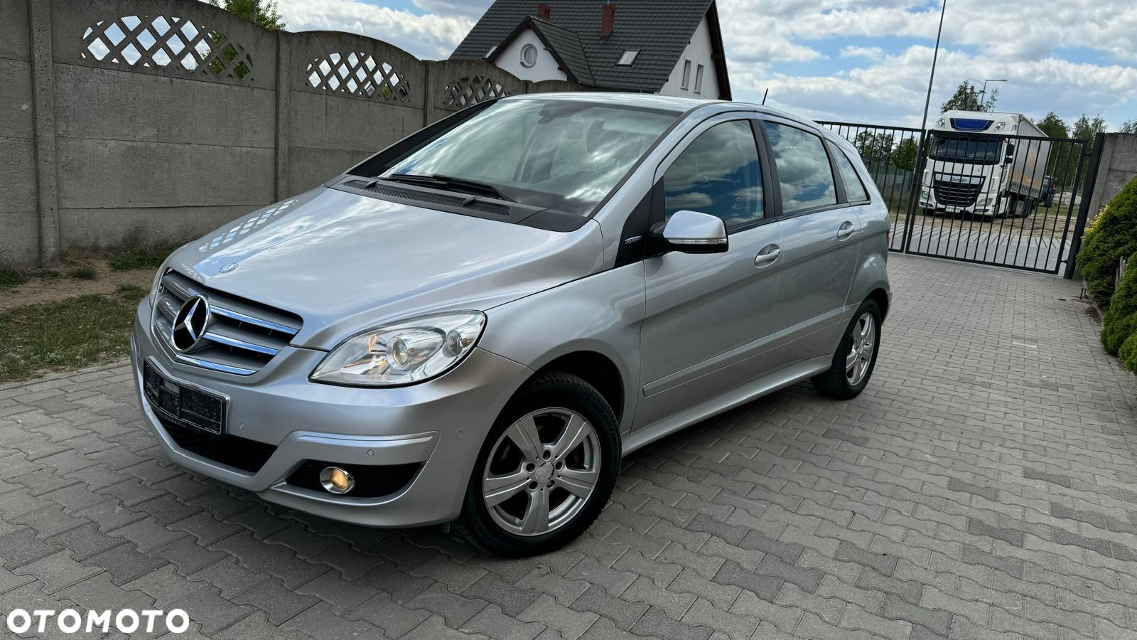 Mercedes-Benz Klasa B 150 BlueEffICIENCY - 2