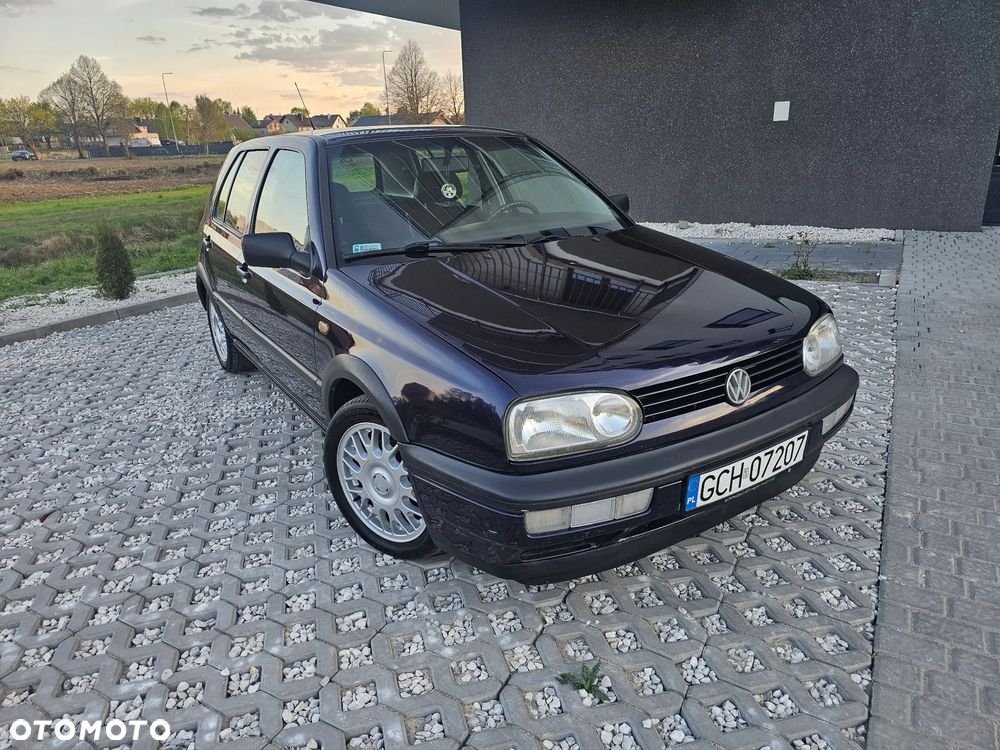 Volkswagen Golf - 1