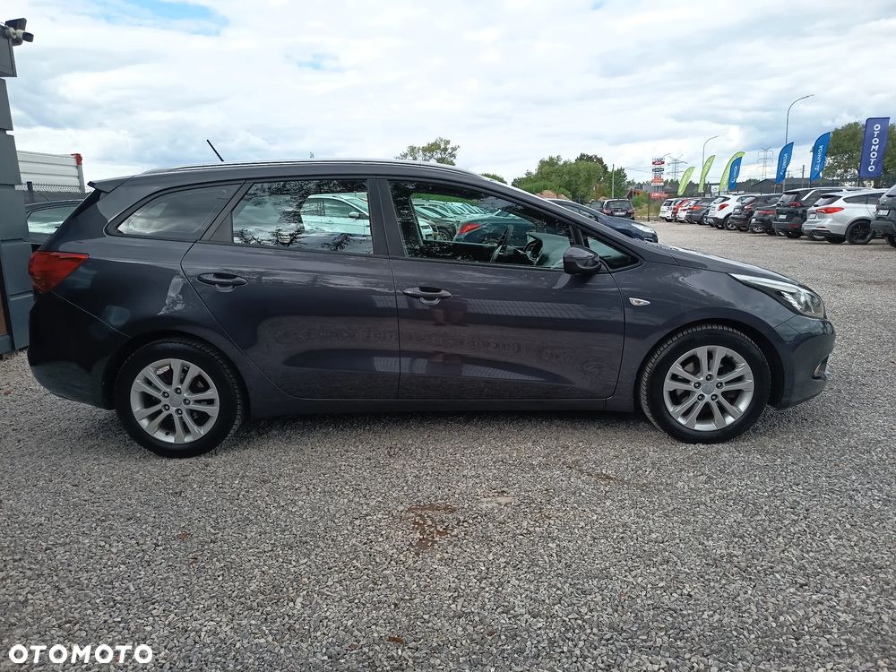 Kia Ceed 1.4 CVVT Dream-Team Edition - 11