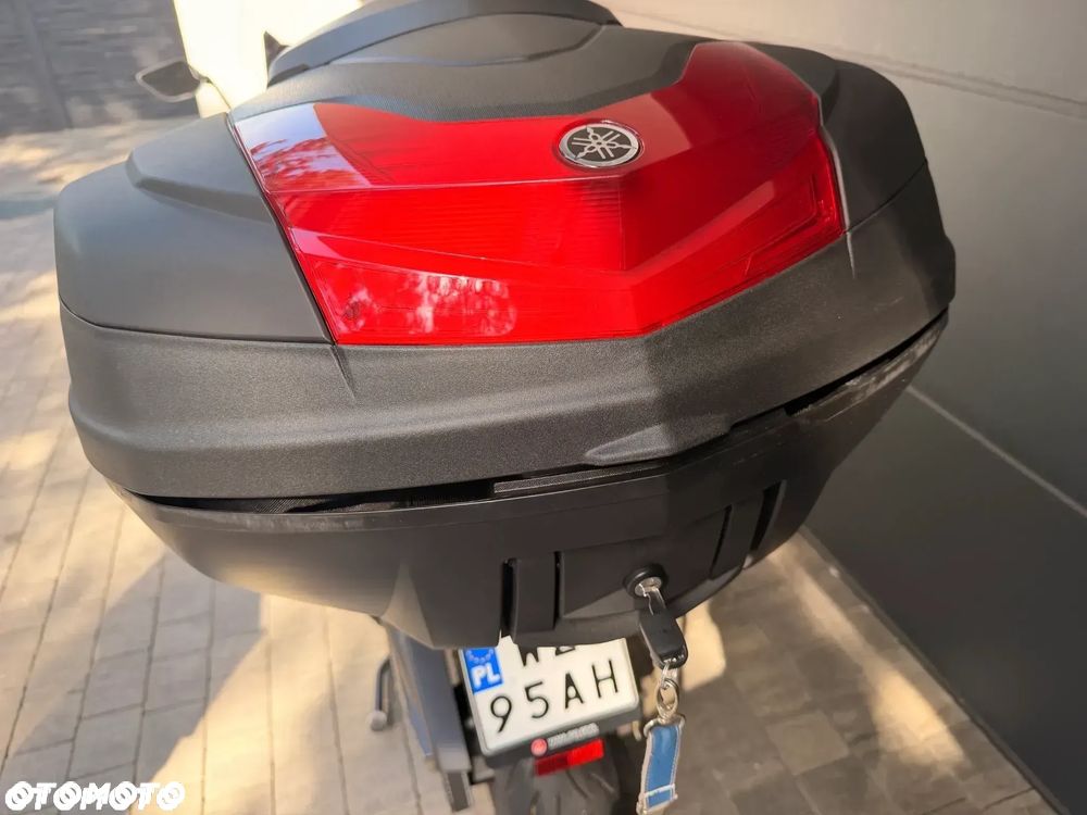 Yamaha Tmax - 16