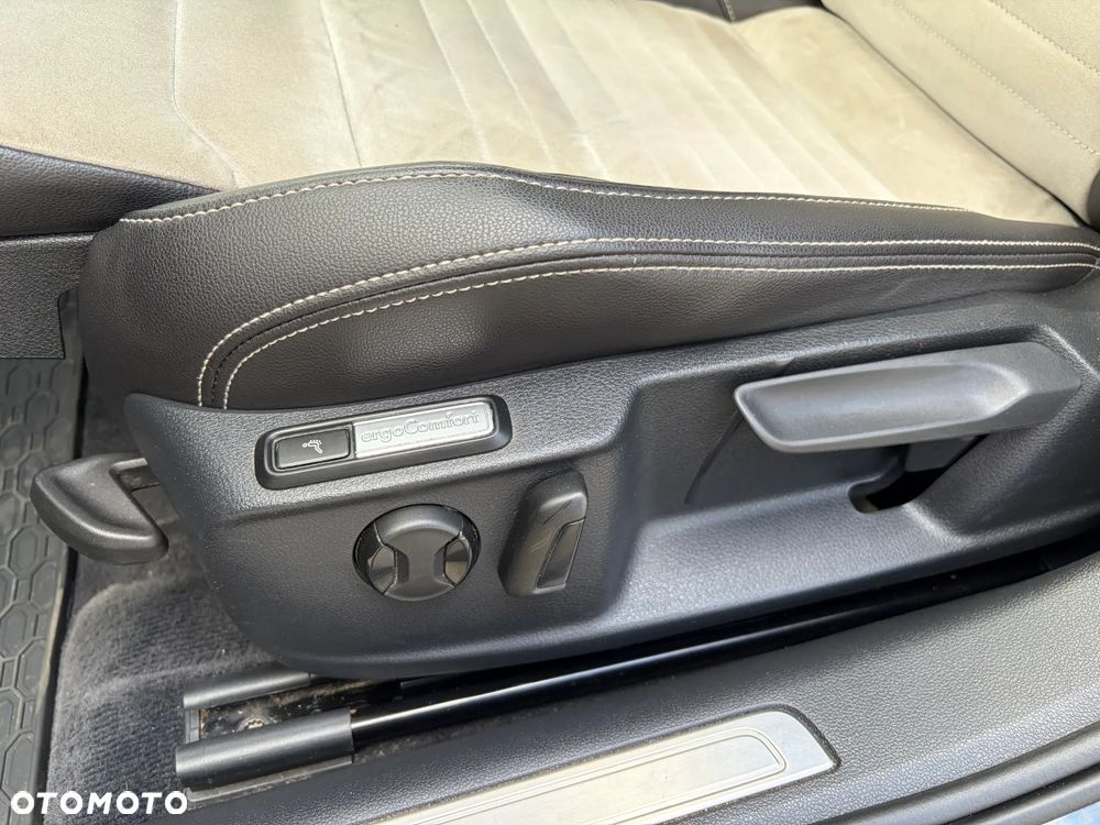 Volkswagen Passat 2.0 TDI BMT Highline DSG7 - 25