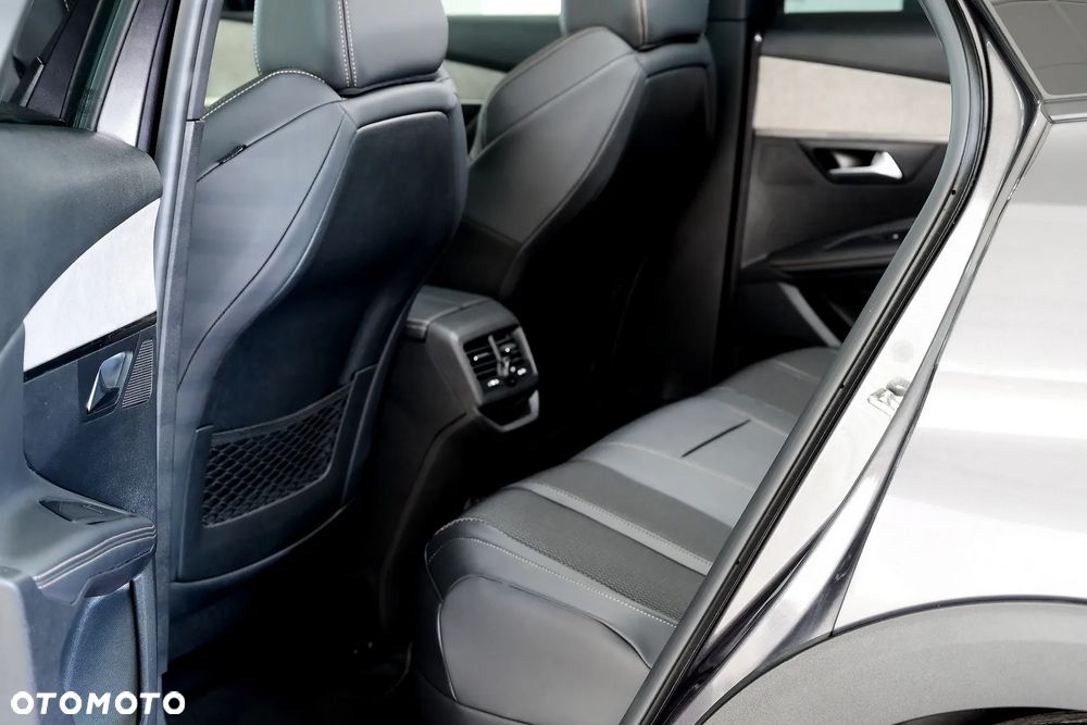 Peugeot 3008 1.6 PureTech Hybrid4 PHEV GT S&S EAT8 - 8