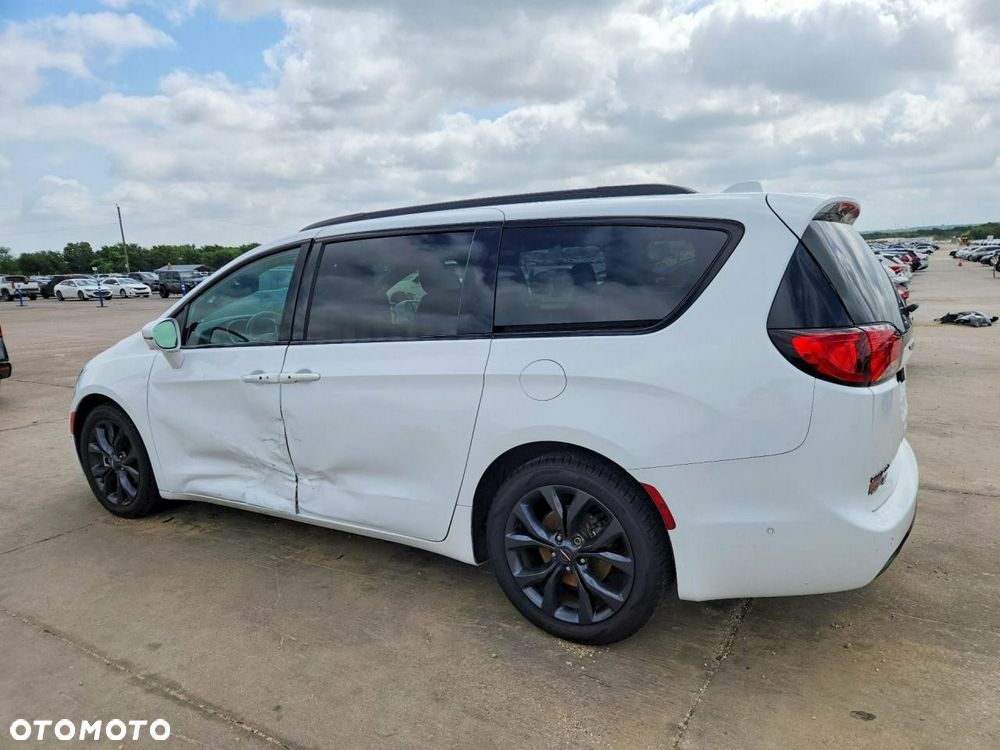 Chrysler Pacifica - 6