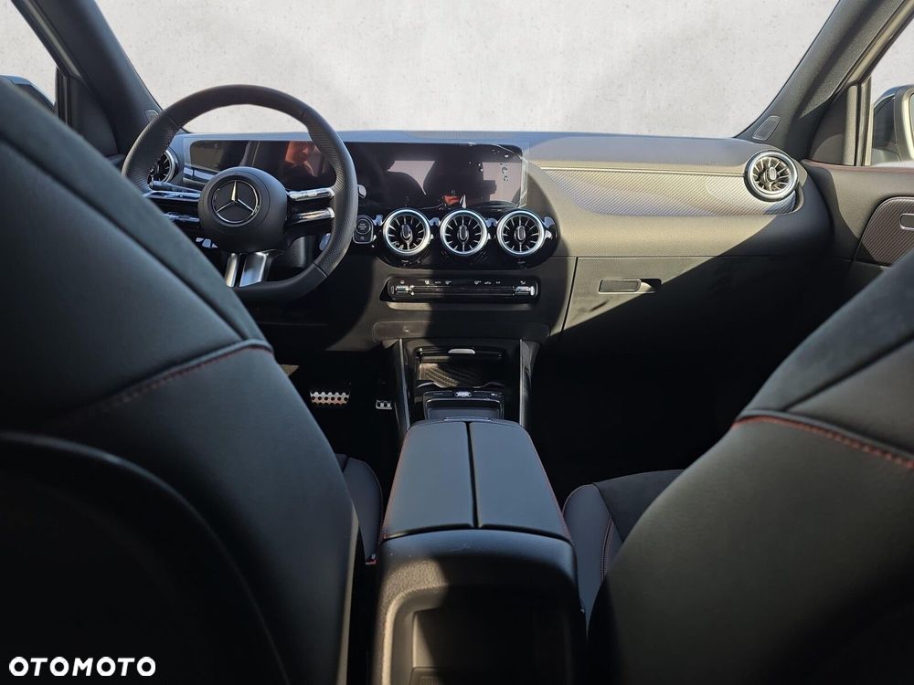 Mercedes-Benz GLA - 14