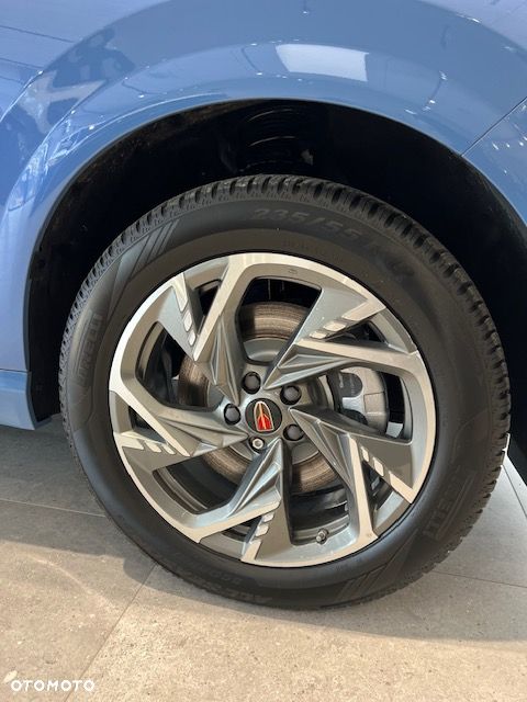 Hongqi HS3 - 8