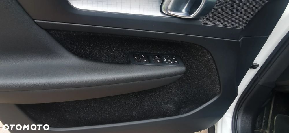 Volvo XC 40 D3 AWD Momentum - 22