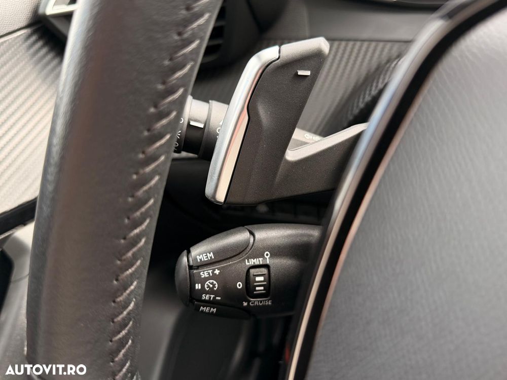 Peugeot 2008 1.2 L PureTech STT EAT8 Allure - 33