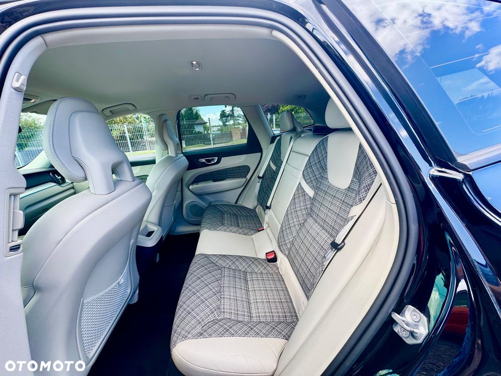 Volvo XC 60 D4 AWD Geartronic Momentum - 17