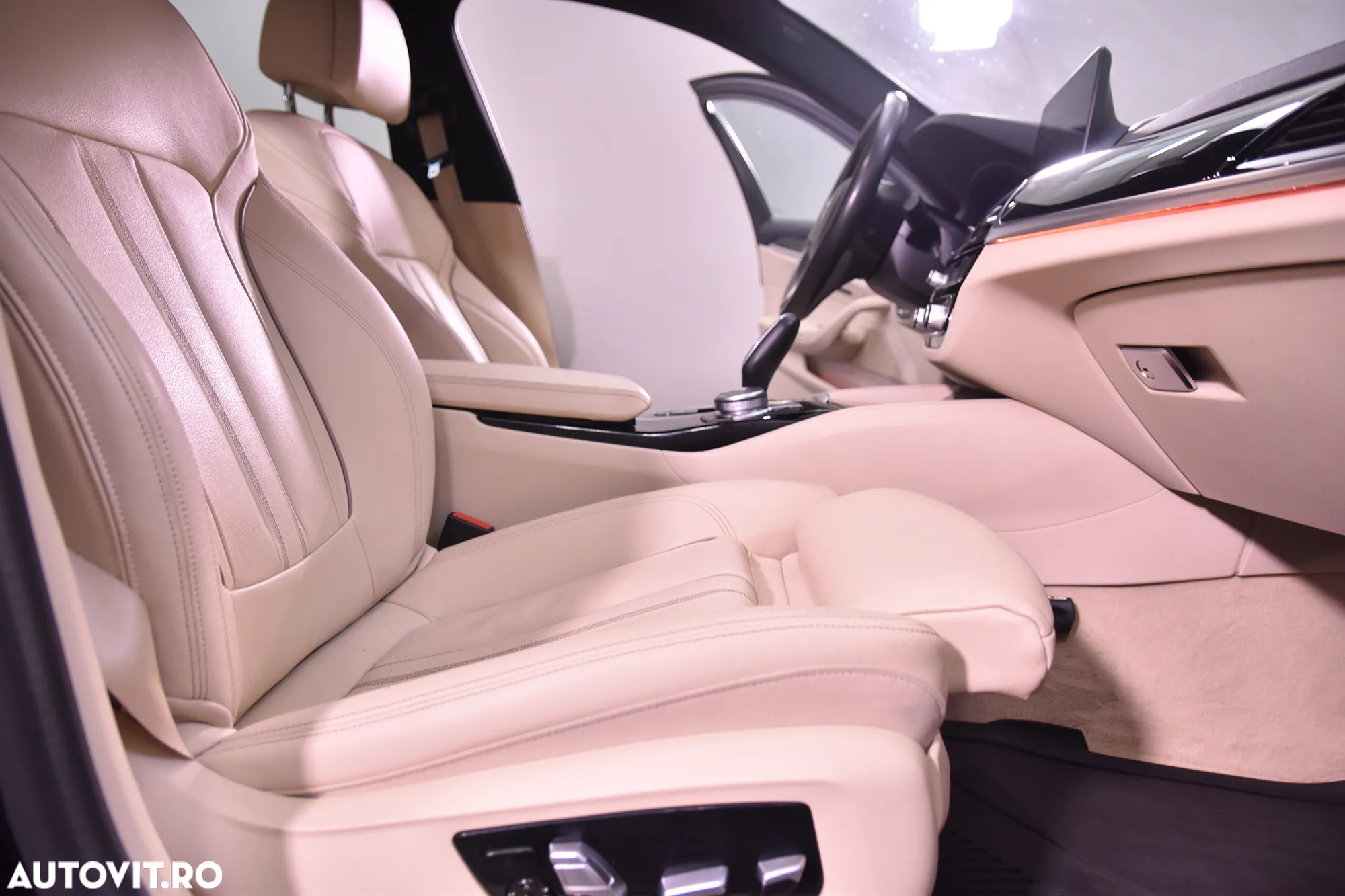 BMW Seria 5 520i Touring Aut. - 11