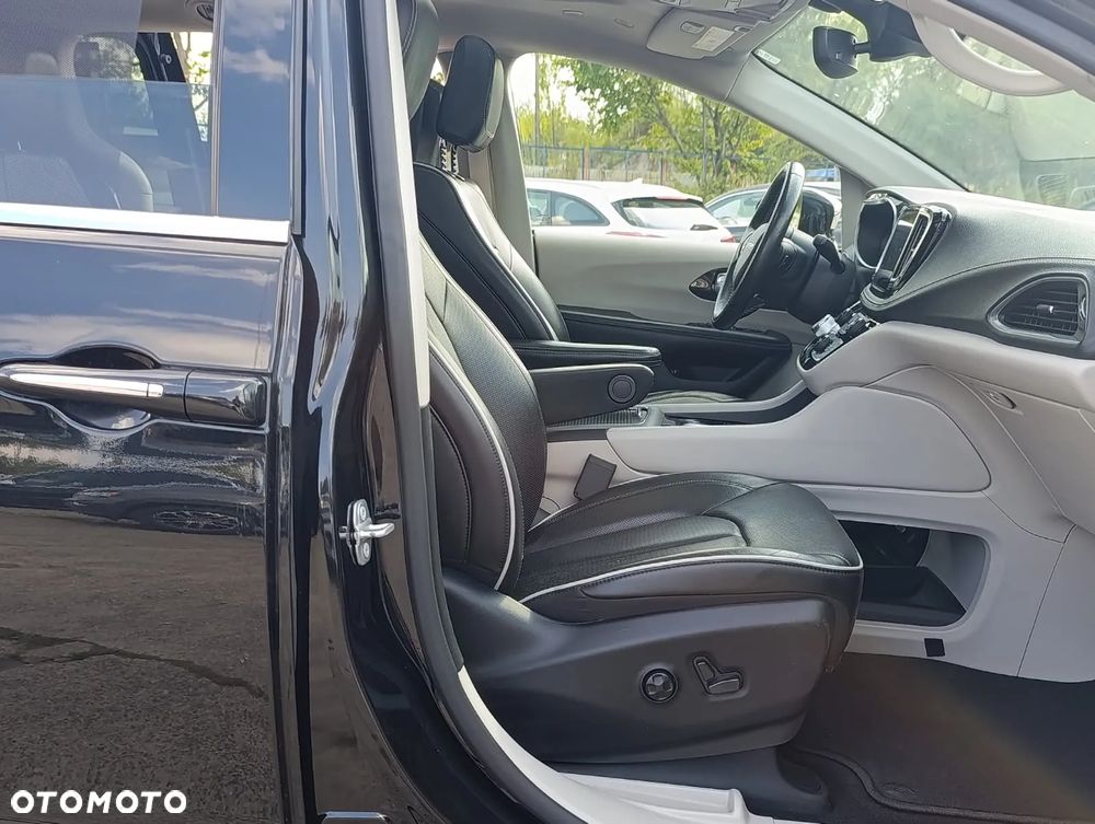 Chrysler Pacifica - 9