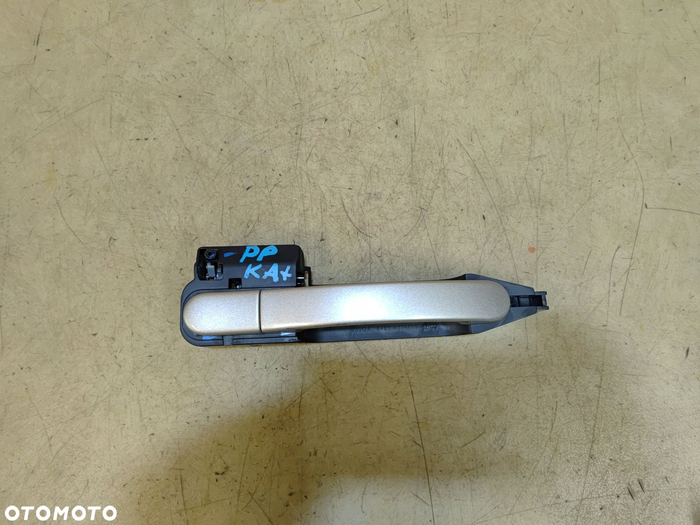 FORD KA PLUS KLAMKA PRAWY PRZÓD LAK.WHITE GOLD E4B5A224A36FE 17- - 2