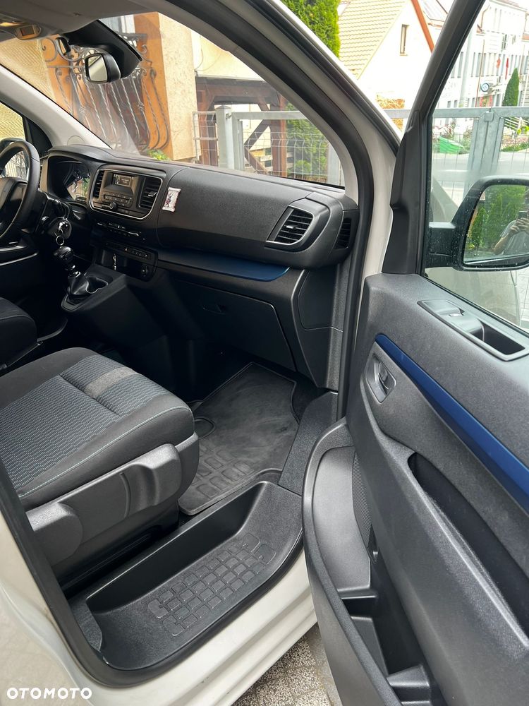 Peugeot Traveller - 12