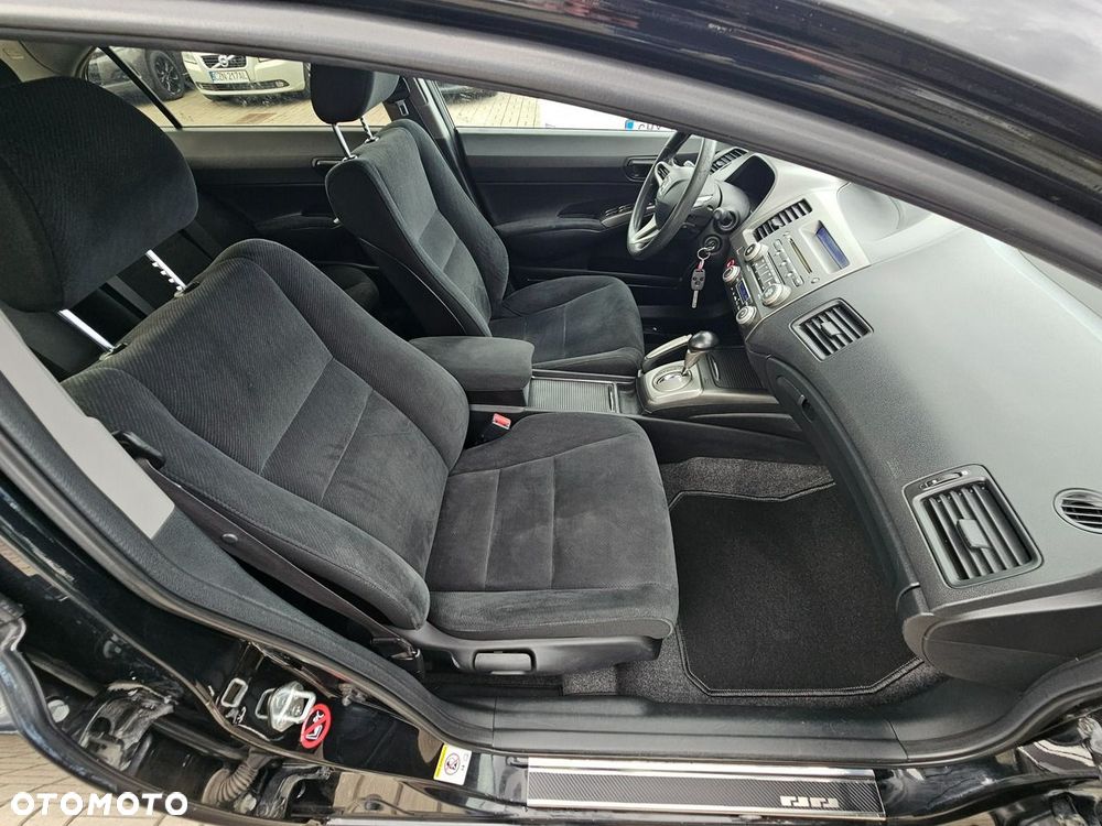 Honda Civic 1.8 Executive - 28